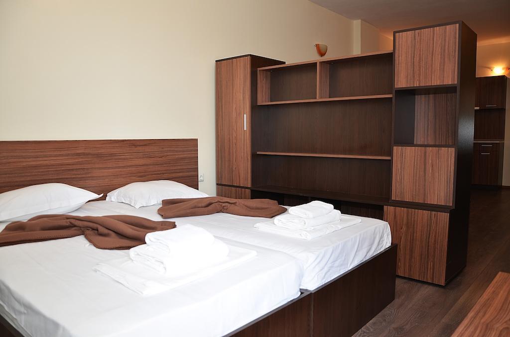 Ivtour Apartments In Yalta Complex غولدن ساندز الغرفة الصورة