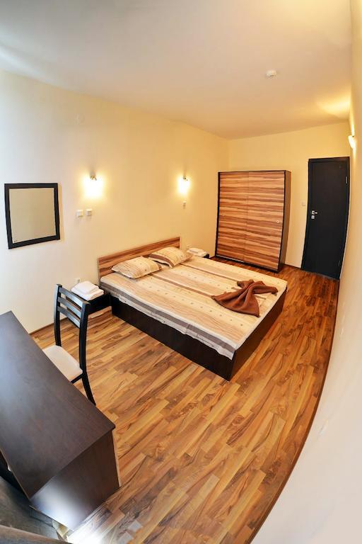 Ivtour Apartments In Yalta Complex غولدن ساندز الغرفة الصورة