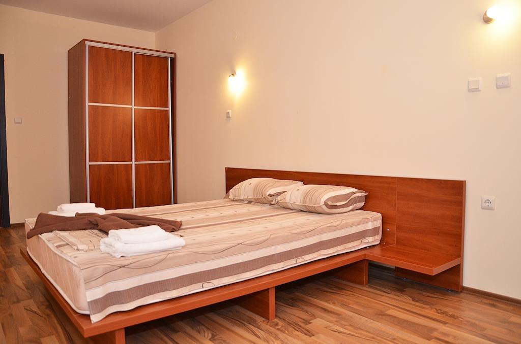 Ivtour Apartments In Yalta Complex غولدن ساندز الغرفة الصورة