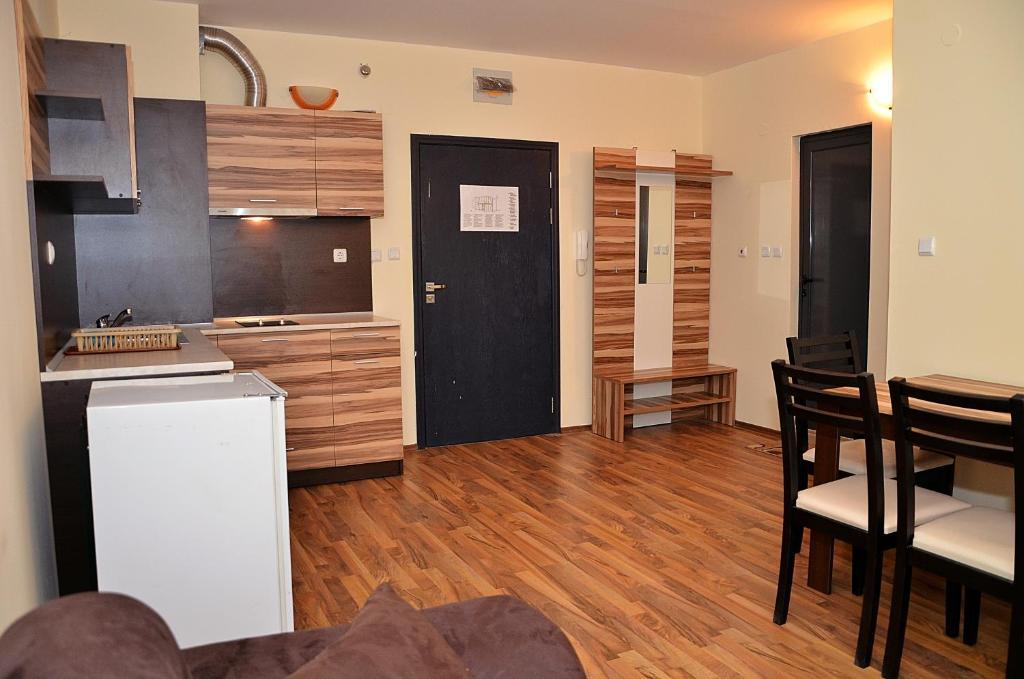 Ivtour Apartments In Yalta Complex غولدن ساندز الغرفة الصورة